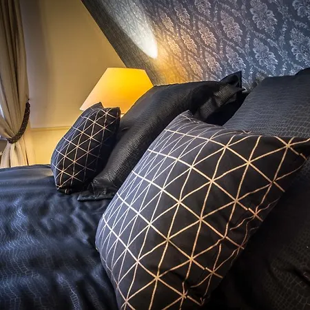 Les Hirondelles Bed and Breakfast