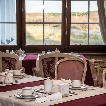 Les Hirondelles 3* De Haan