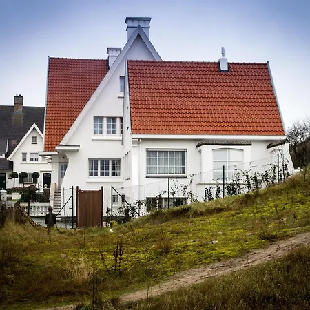 Les Hirondelles Bed & Breakfast 3*
