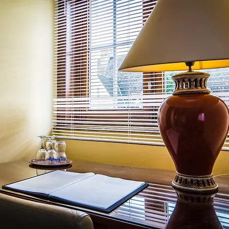 Les Hirondelles Bed & Breakfast