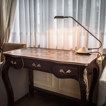 Les Hirondelles De Haan