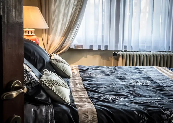 Les Hirondelles Couette-café 3*