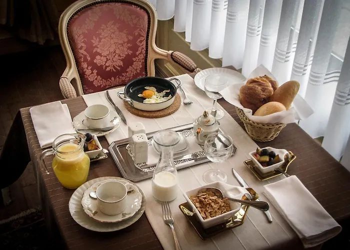 Les Hirondelles Couette-café Le Coq