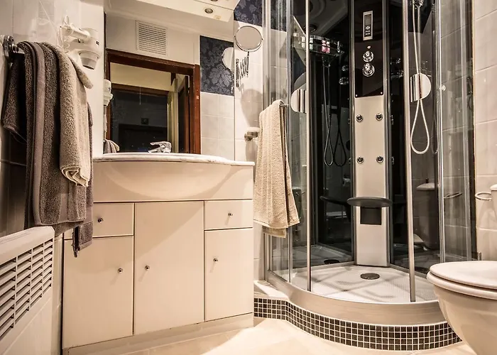 Couette-café Les Hirondelles 3*