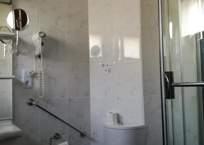 Les Hirondelles Panzió 3*